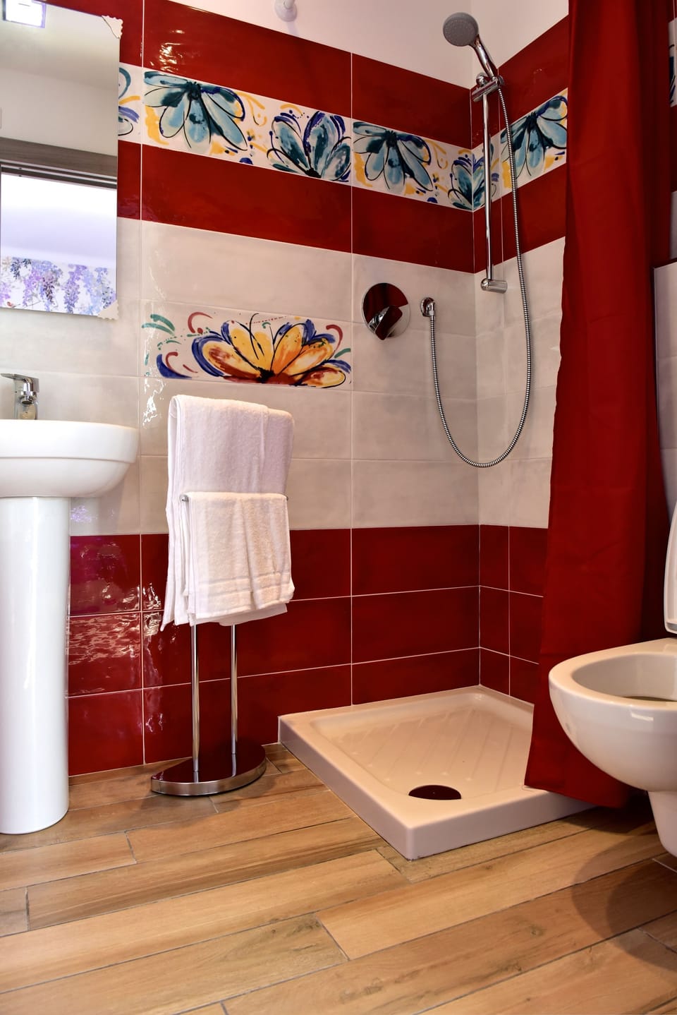 Deluxe Double Room, 1 Bedroom, Private Bathroom, Oceanfront | Bathroom | Shower, free toiletries, hair dryer, soap