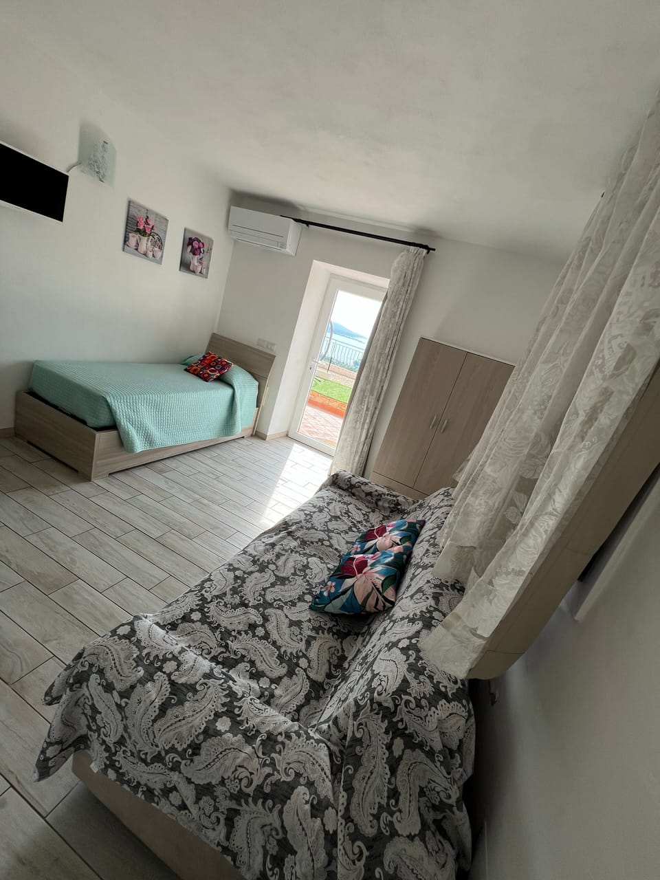 Basic Studio | Hypo-allergenic bedding, down comforters, individually decorated