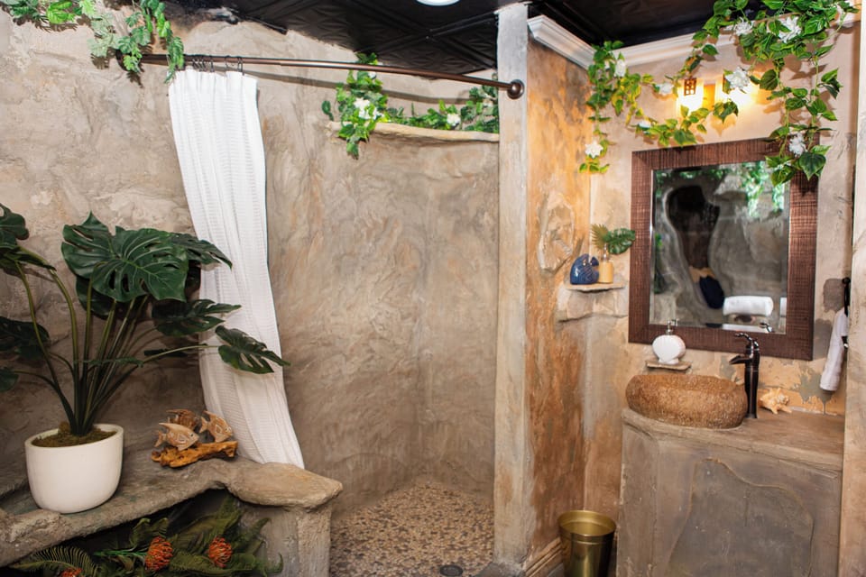 Maui | Individually decorated, soundproofing, free WiFi, bed sheets