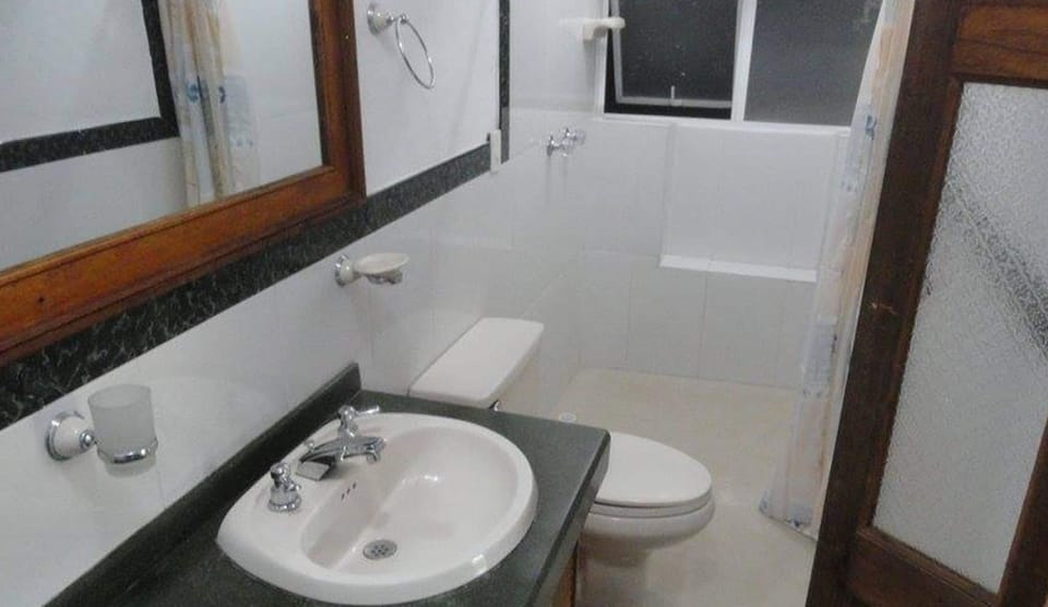 Shower, rainfall showerhead, free toiletries, hair dryer