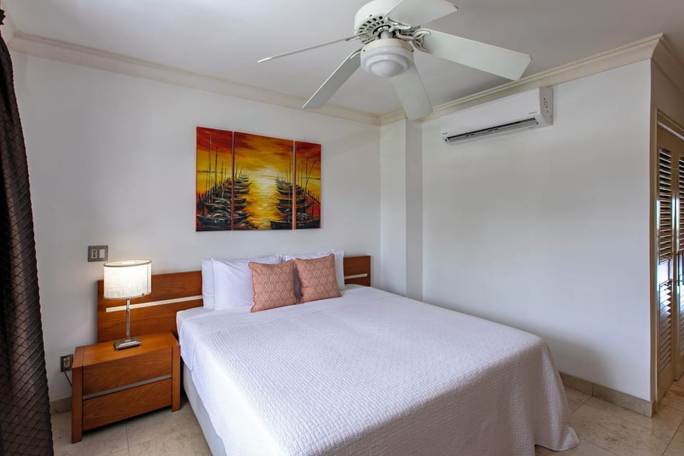 Deluxe Apartment, 2 Bedrooms, Non Smoking | 2 bedrooms, in-room safe, individually decorated, individually furnished