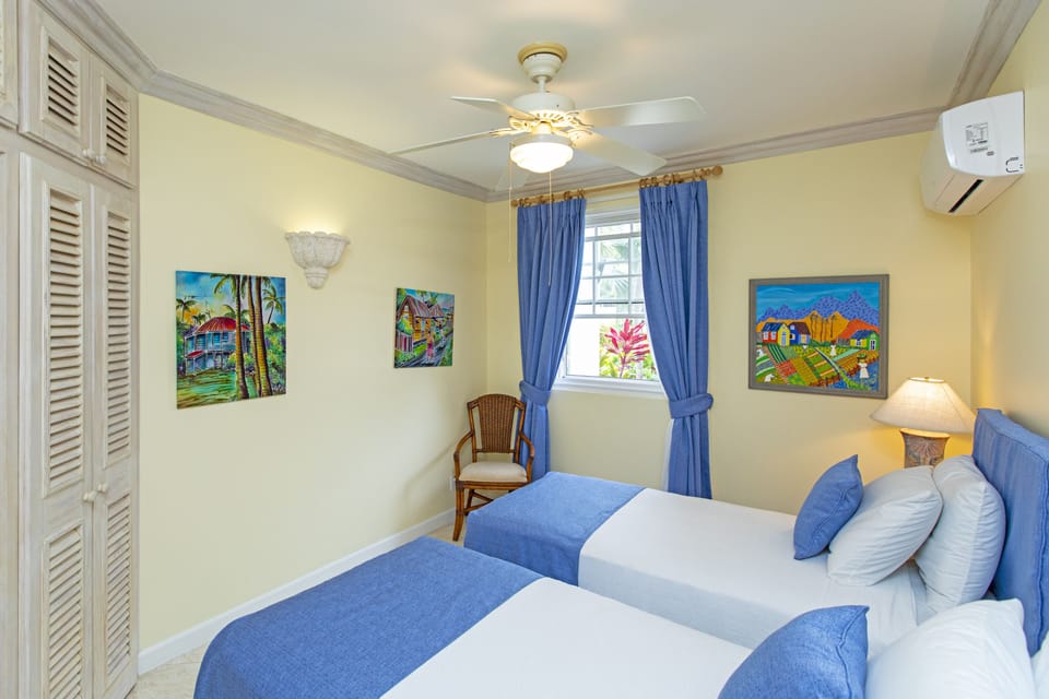 Deluxe Apartment, 3 Bedrooms, Non Smoking | 2 bedrooms, in-room safe, individually decorated, individually furnished