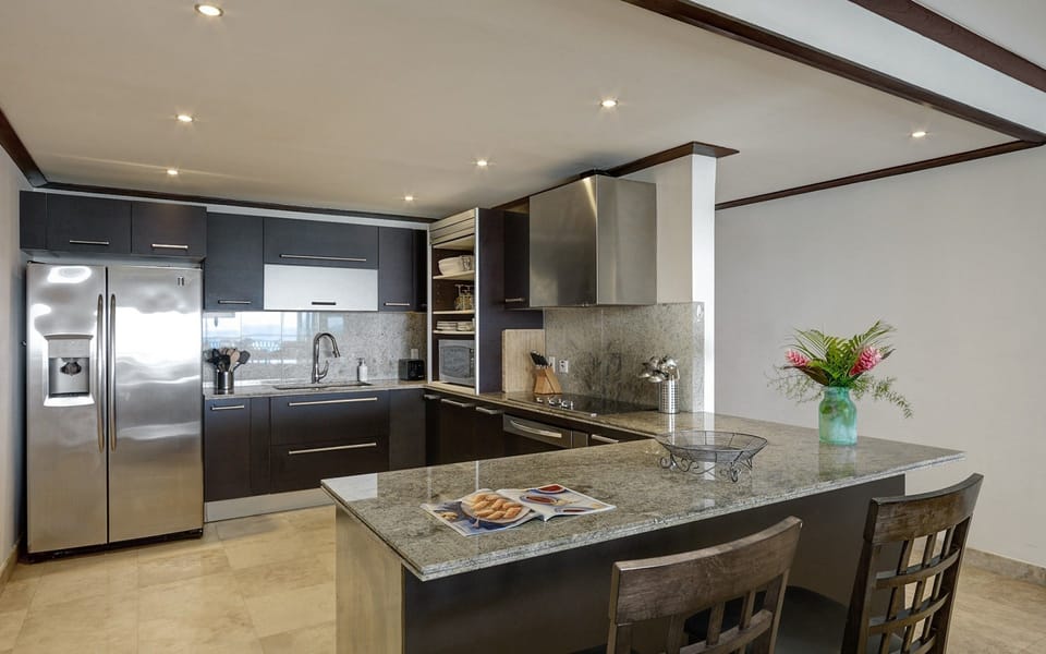 Apartment, 3 Bedrooms, Non Smoking | Private kitchen | Full-size fridge, microwave, oven, stovetop