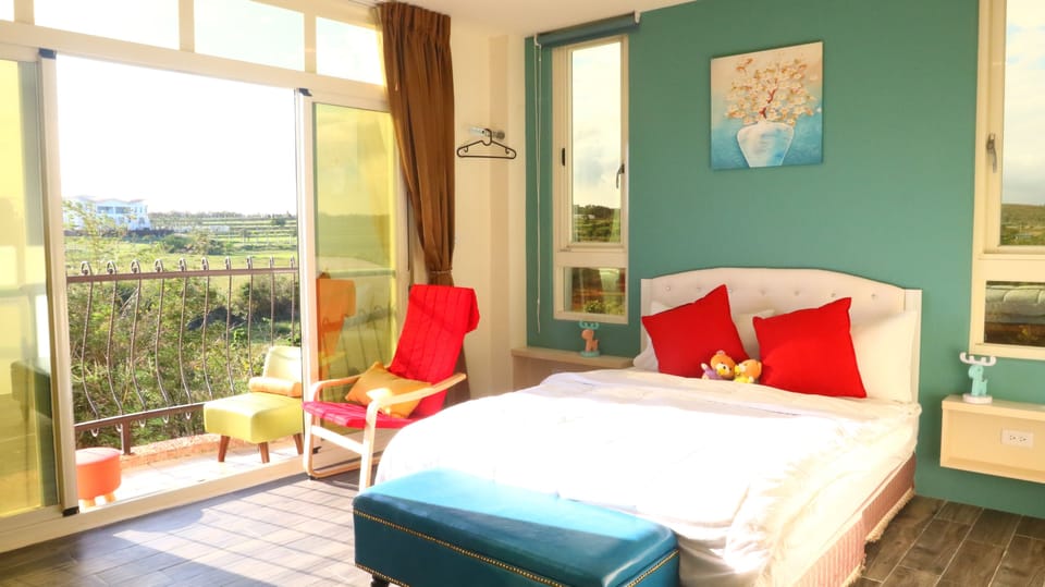 Individually decorated, individually furnished, desk, soundproofing