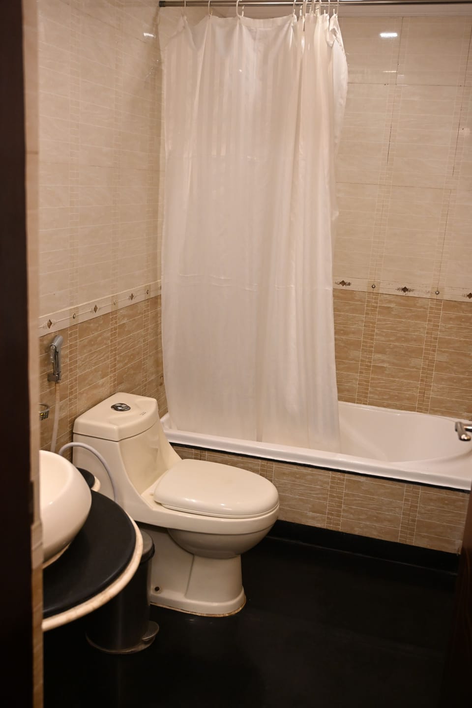 Deluxe Room | Bathroom | Rainfall showerhead, free toiletries, hair dryer, slippers