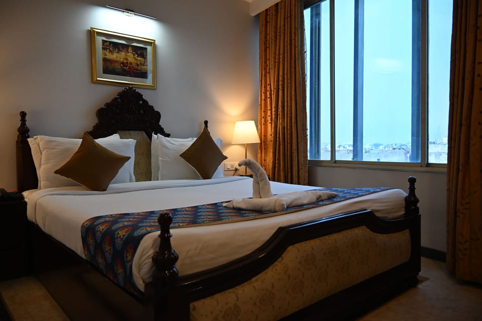 Suite, Accessible, City View | Premium bedding, down comforters, memory foam beds, minibar