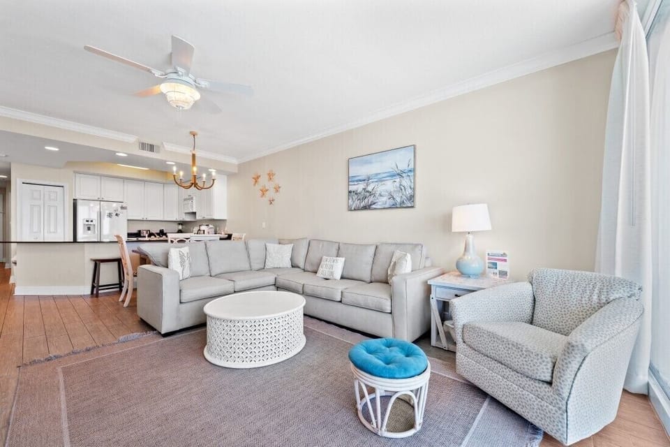 3 San Carlos 1207 Living Room