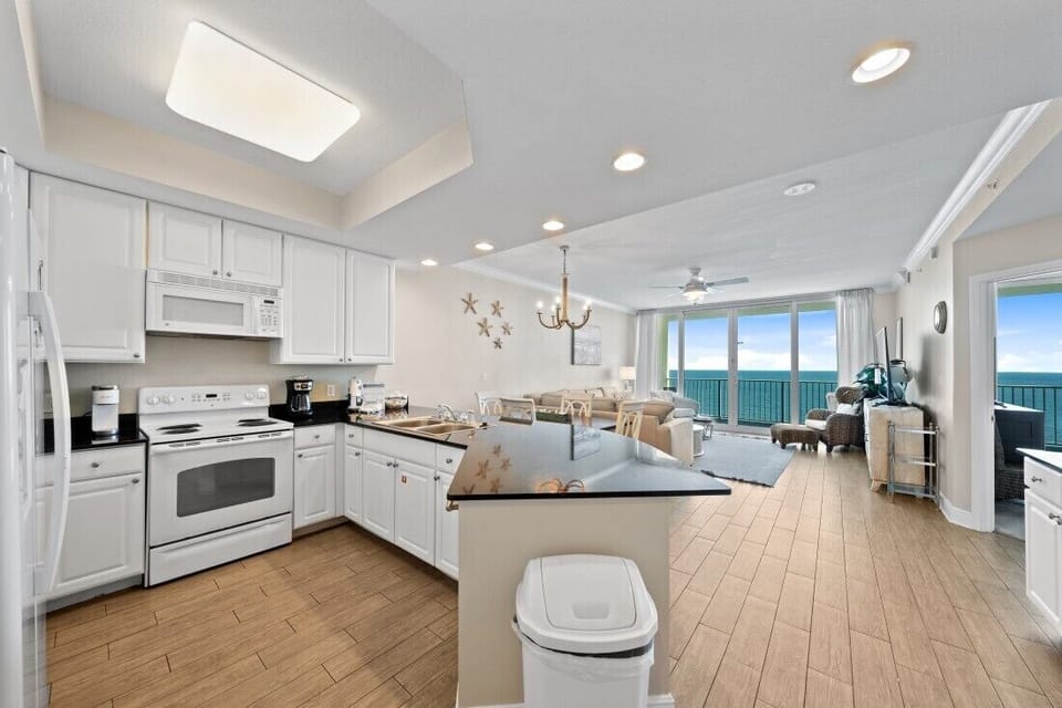 10  San Carlos 1207 Kitchen