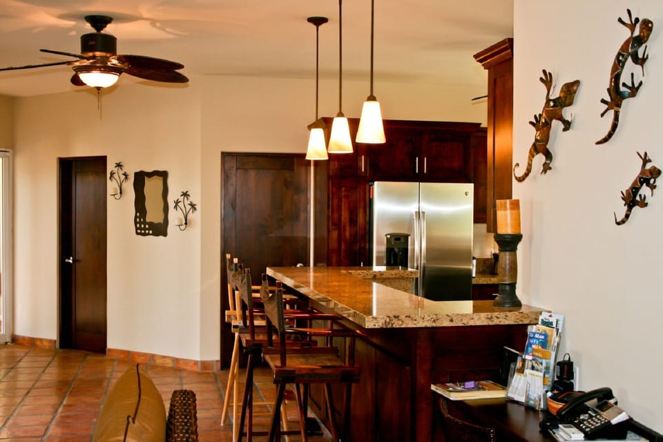 Kitchen Breakfast Bar