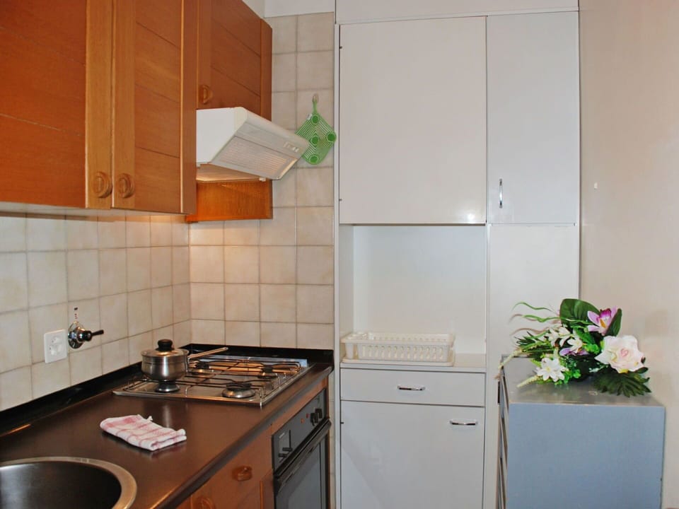 Room, Property, Kitchen, Cabinetry, Countertop, Tile, Furniture, Kitchen Stove, Major Appliance, House