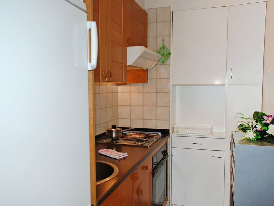 Room, Property, Kitchen, Cabinetry, Major Appliance, Furniture, House, Kitchen Stove, Building, Interior Design
