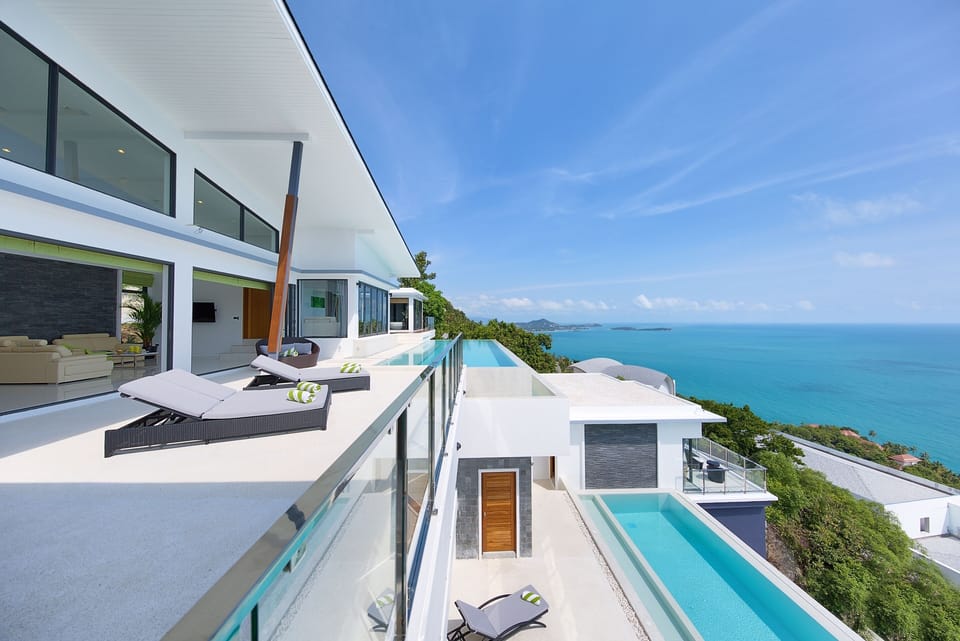 Karpe Diem: Twin Infinity Swimming Pools