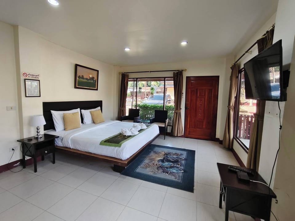 Deluxe Room | Blackout drapes, free WiFi, bed sheets