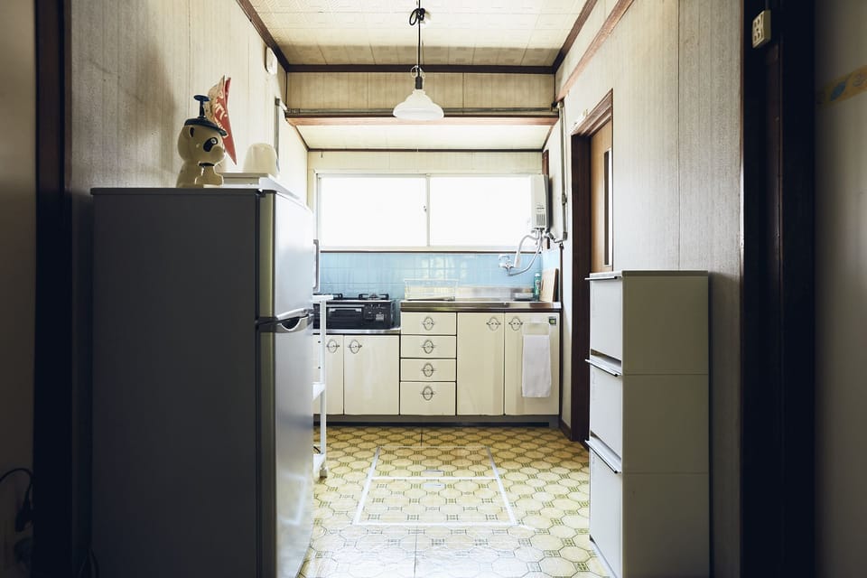 Private Vacation Home | Desk, free WiFi, bed sheets