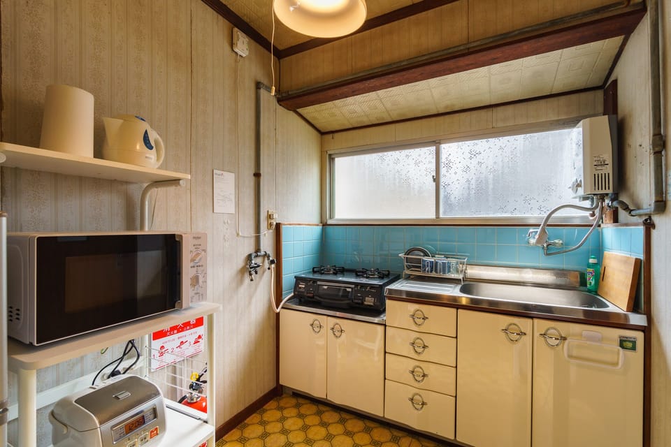 Private Vacation Home | Private kitchen | Fridge, microwave, stovetop, electric kettle