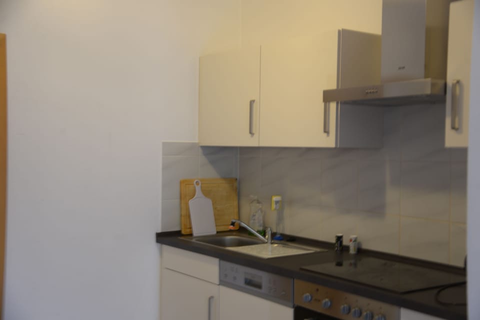 Deluxe Apartment, 1 Bedroom, Kitchen, Mountain View | Private kitchen | Full-size fridge, microwave, coffee/tea maker, electric kettle