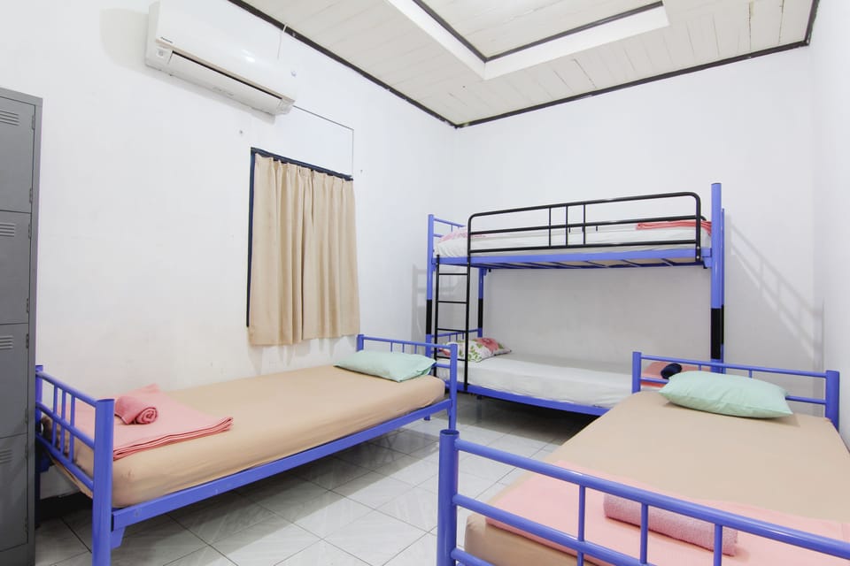 Shared Dormitory, Women only | Blackout drapes, free WiFi, bed sheets