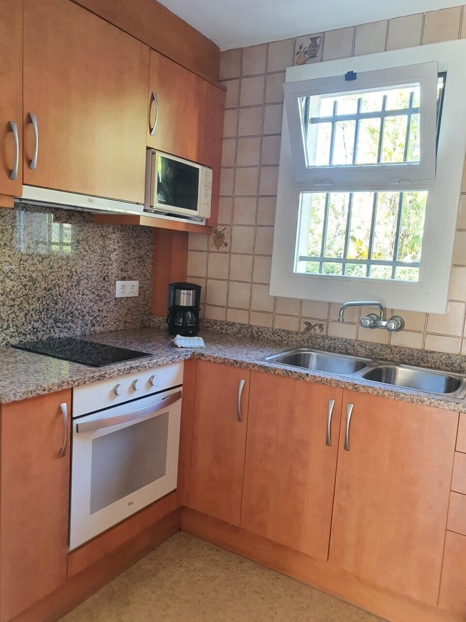 Apartment, 3 Bedrooms | Private kitchen | Full-size fridge, microwave, oven, stovetop