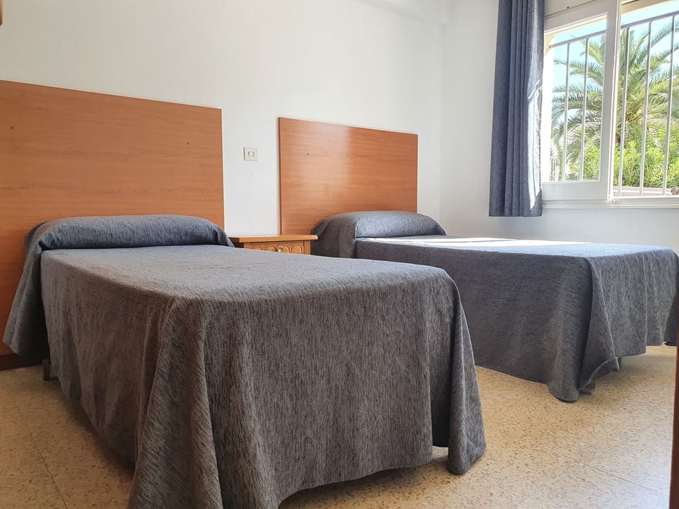 Apartment, 3 Bedrooms | 3 bedrooms, cribs/infant beds, bed sheets