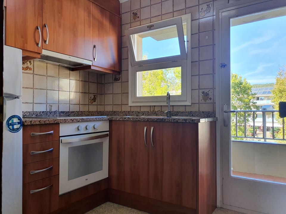 Apartment, 3 Bedrooms | Private kitchen | Full-size fridge, microwave, oven, stovetop