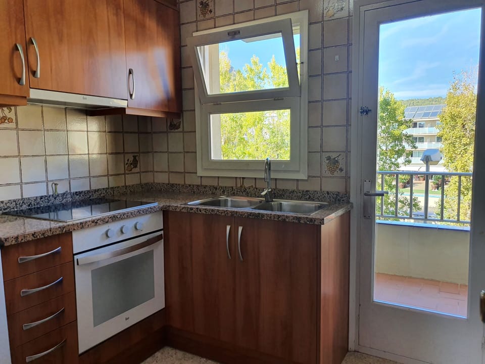 Apartment, 3 Bedrooms | Private kitchen | Full-size fridge, microwave, oven, stovetop