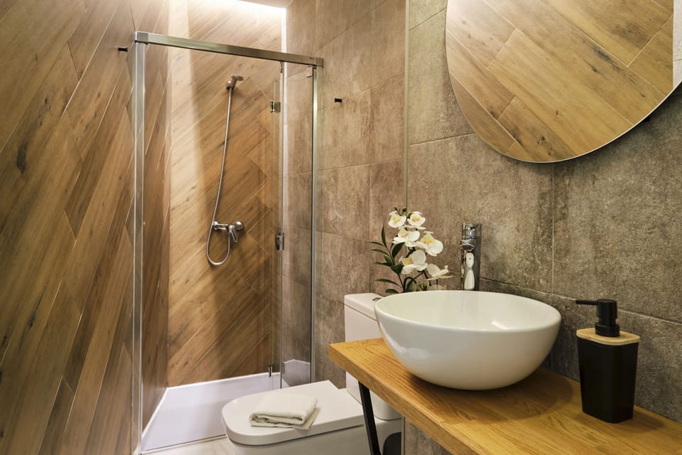 Double or Twin Room, Balcony | Bathroom | Shower, free toiletries, hair dryer, towels