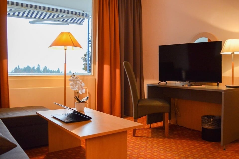 Triple Room | Living area | Flat-screen TV