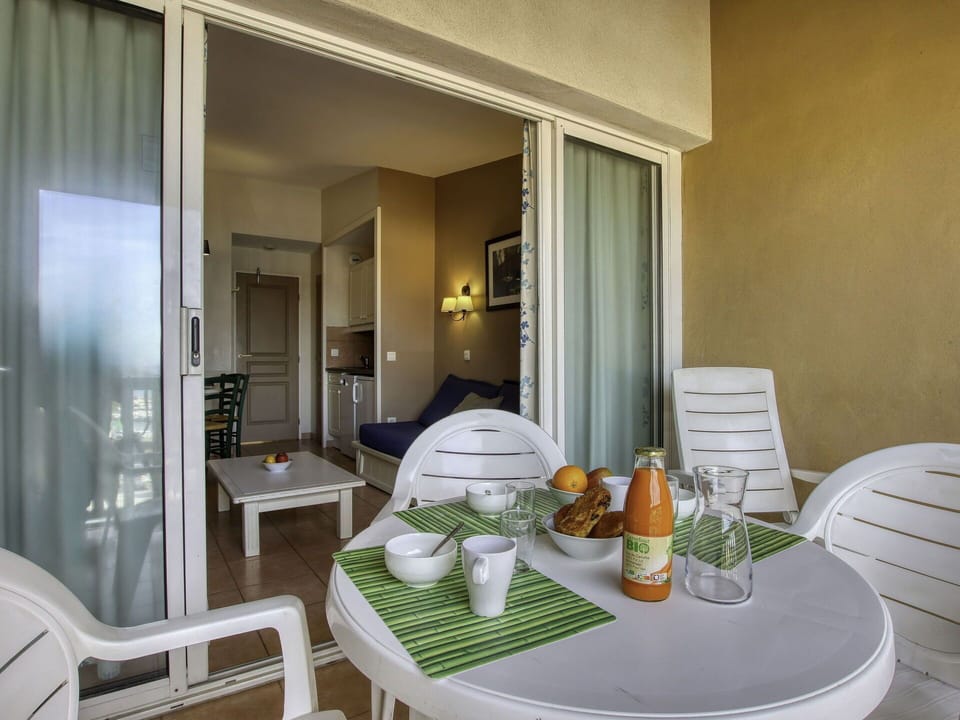 Table, Furniture, Property, Chair, Tableware, Wood, Interior Design, Comfort, Dishware, Flooring