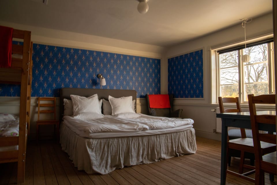 Family Room, Private Bathroom | Blackout drapes, free WiFi, bed sheets