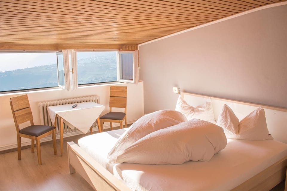 Economy Double Room | Living area