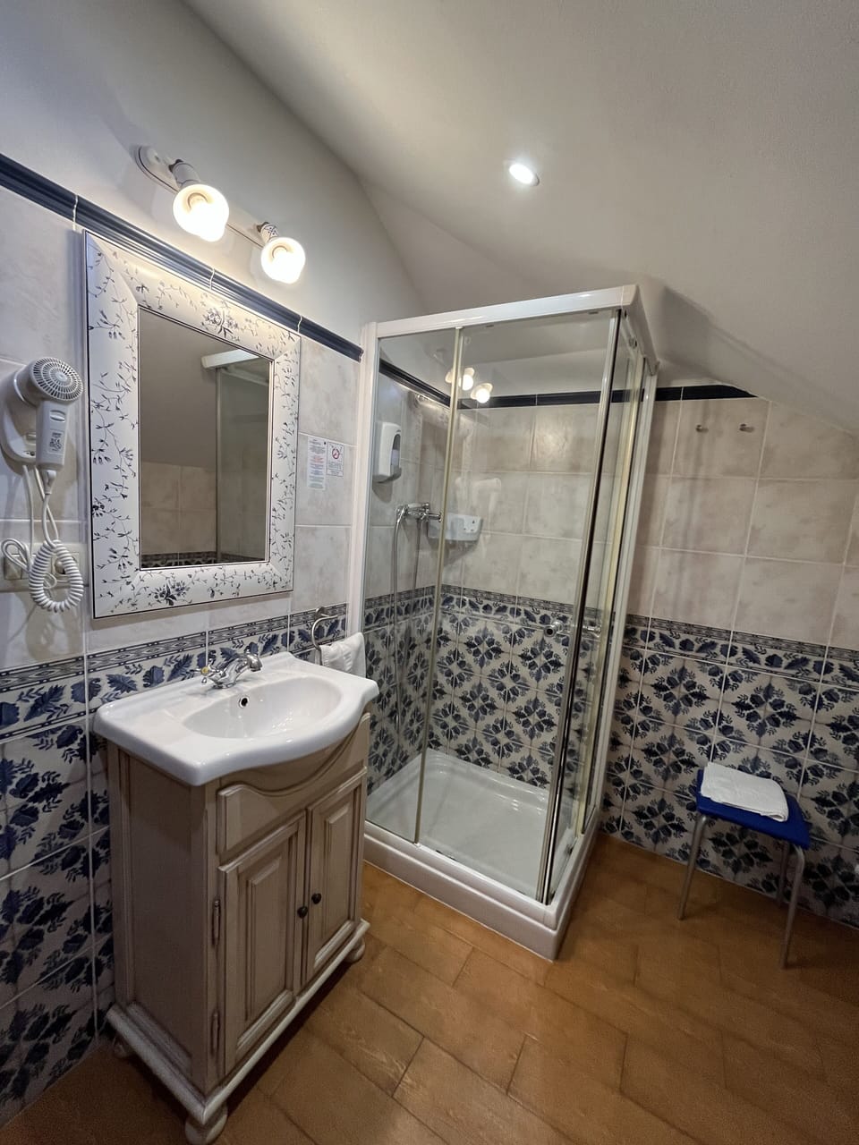 Basic Double or Twin Room, 1 Double or 2 Twin Beds | Bathroom | Shower, rainfall showerhead, free toiletries, hair dryer