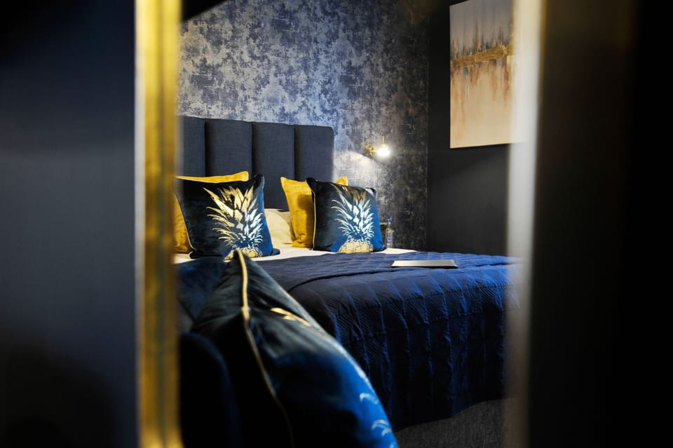 Superior Double Room, Ensuite | Premium bedding, individually decorated, individually furnished, desk