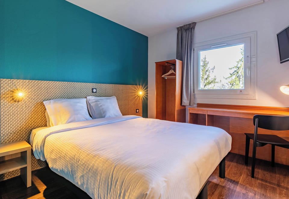 Double Room | Desk, laptop workspace, iron/ironing board, free WiFi