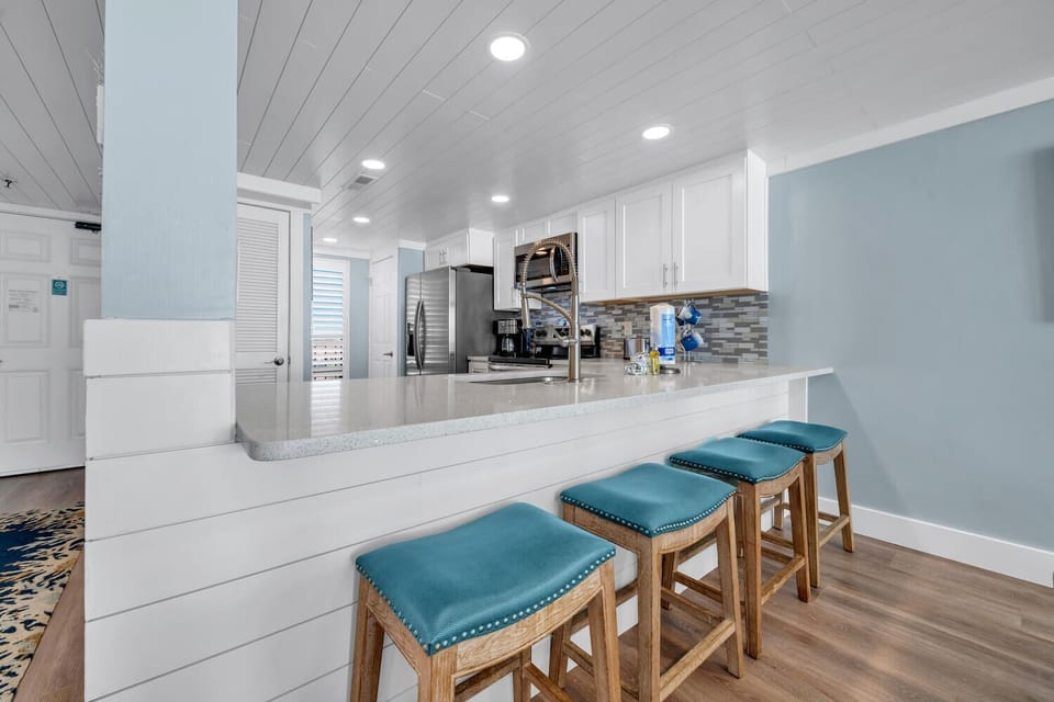 Eat-in bar seating