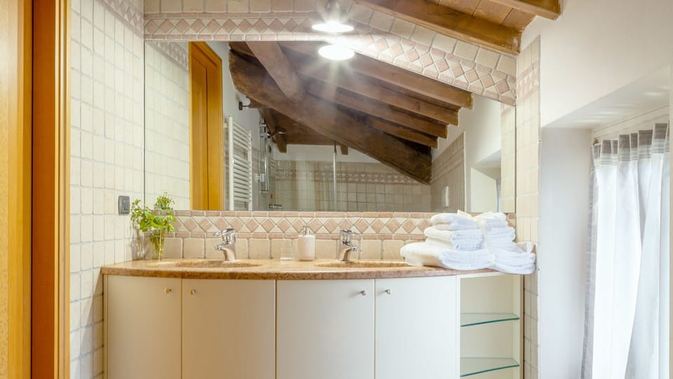 Superior Quadruple Room, 1 Bedroom, Hill View | Bathroom sink
