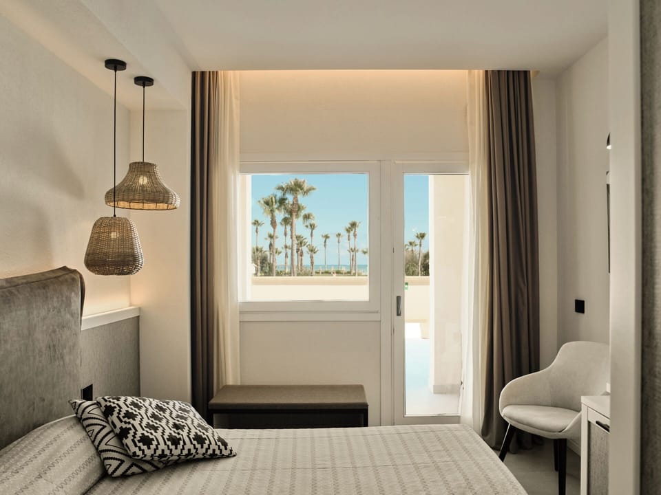 Standard Double Room, Sea View | In-room safe, desk, free cribs/infant beds, free WiFi
