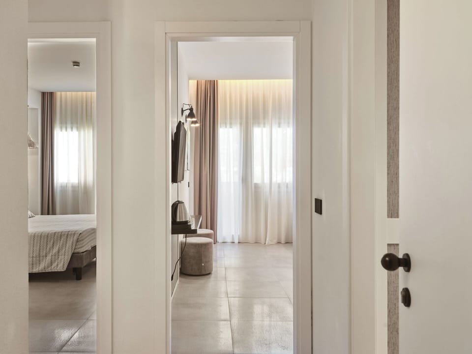 Suite | In-room safe, desk, free cribs/infant beds, free WiFi