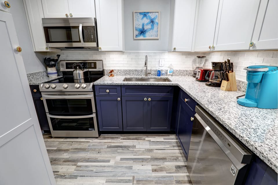 Kitchen area sporting all new cabinets and appliances. 