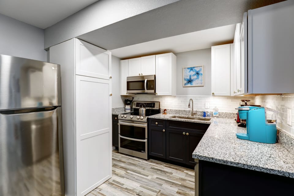 Kitchen area sporting all new cabinets and appliances. 