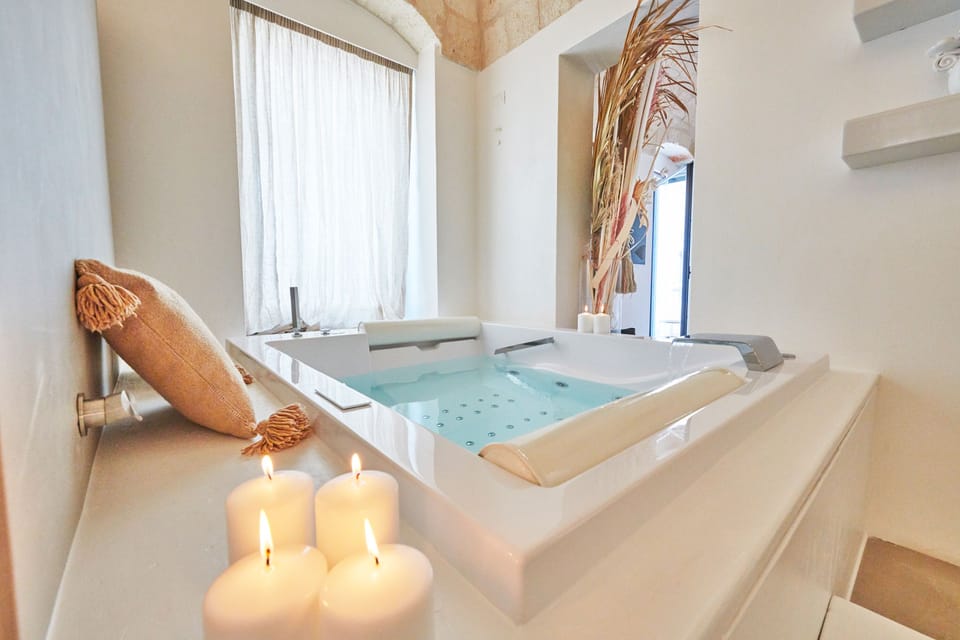 Deluxe Suite, jacuzzi URANIA | Jetted tub