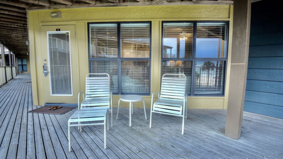 Sandpiper 5B Balcony Area