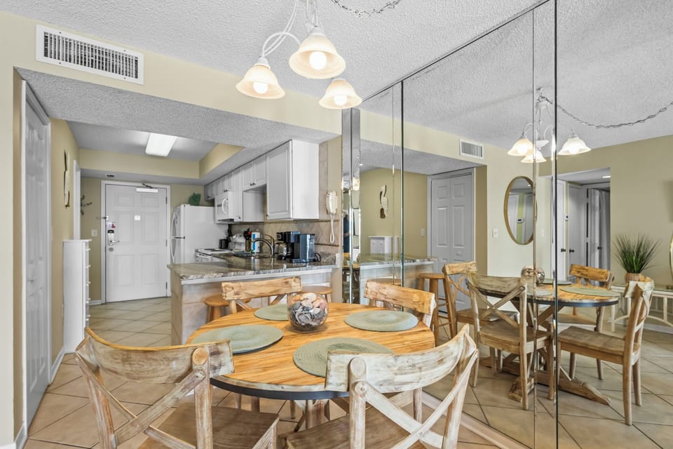 Surf Side Shores 1402 Dining into kitchen