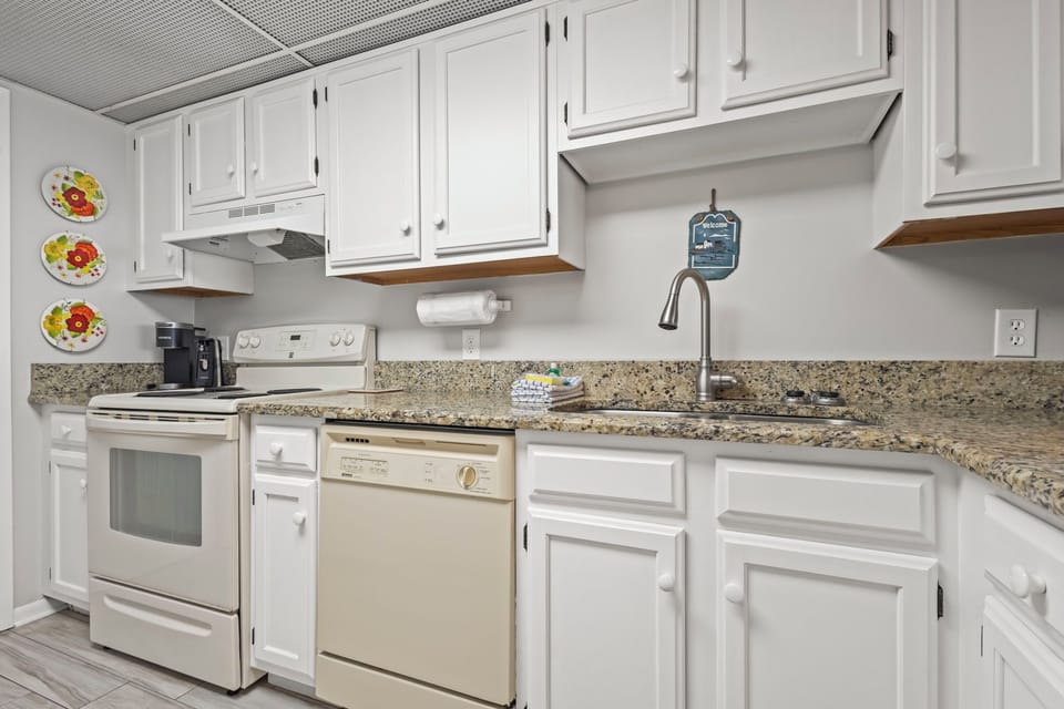 Gulf Tower 7C Kitchen Area