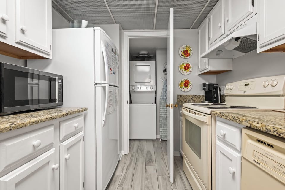 Gulf Tower 7C Kitchen Area