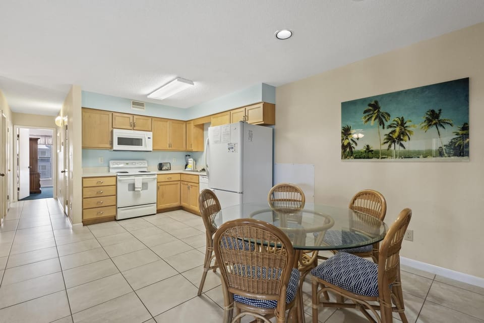 Sandpiper 11B Dining Area