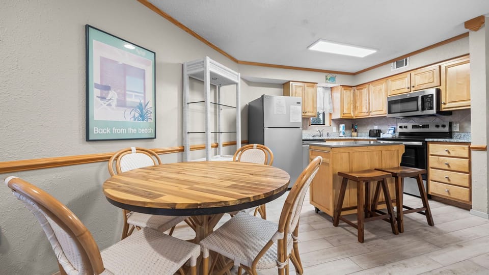 Sandpiper 1A Dining & Kitchen area