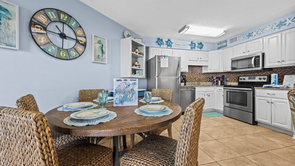 Sandpiper 7A - Dining area with comfortable seating, perfect for meals and gatherings.