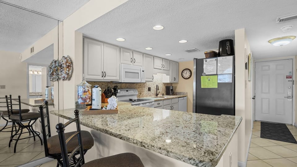 Edgewater 62 - Kitchen
