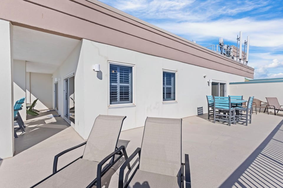 Royal Palms 1403