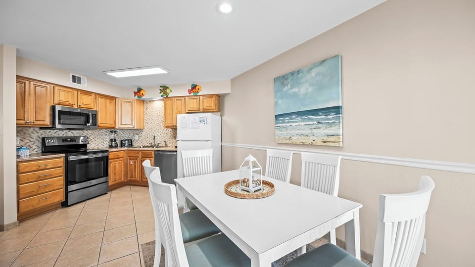 Sandpiper 15C - Dining into kitchen